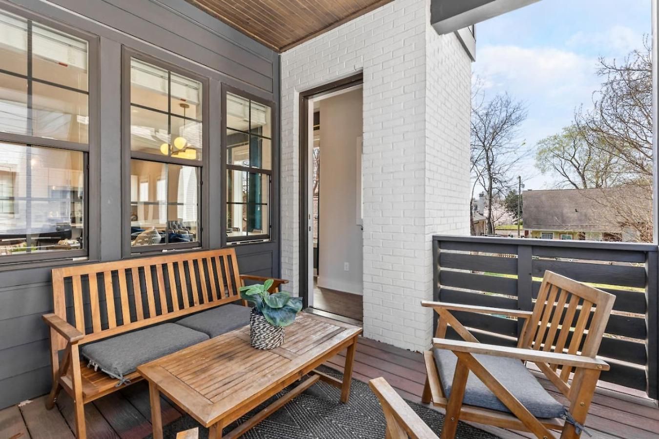 Holiday home Modern Bliss With Garage By 12 South Restaurants And 2 Miles Broadway