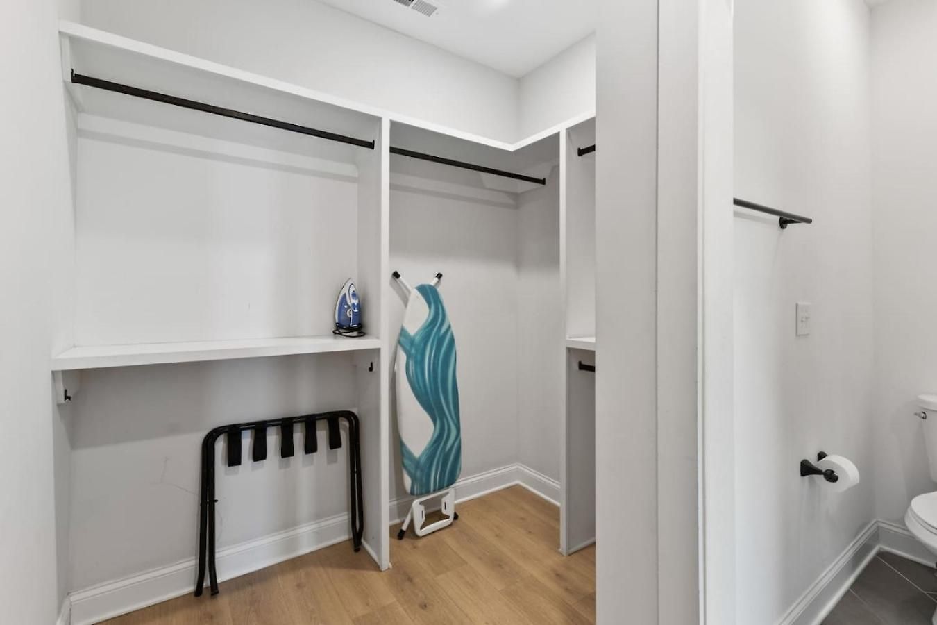 Holiday home Upscale Townhome 3 Miles To Downtown With 2 Car Garage
