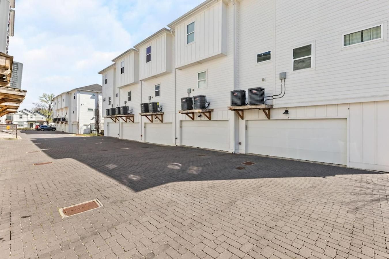 Upscale Townhome 3 Miles To Downtown With 2 Car Garage Holiday home Nashville
