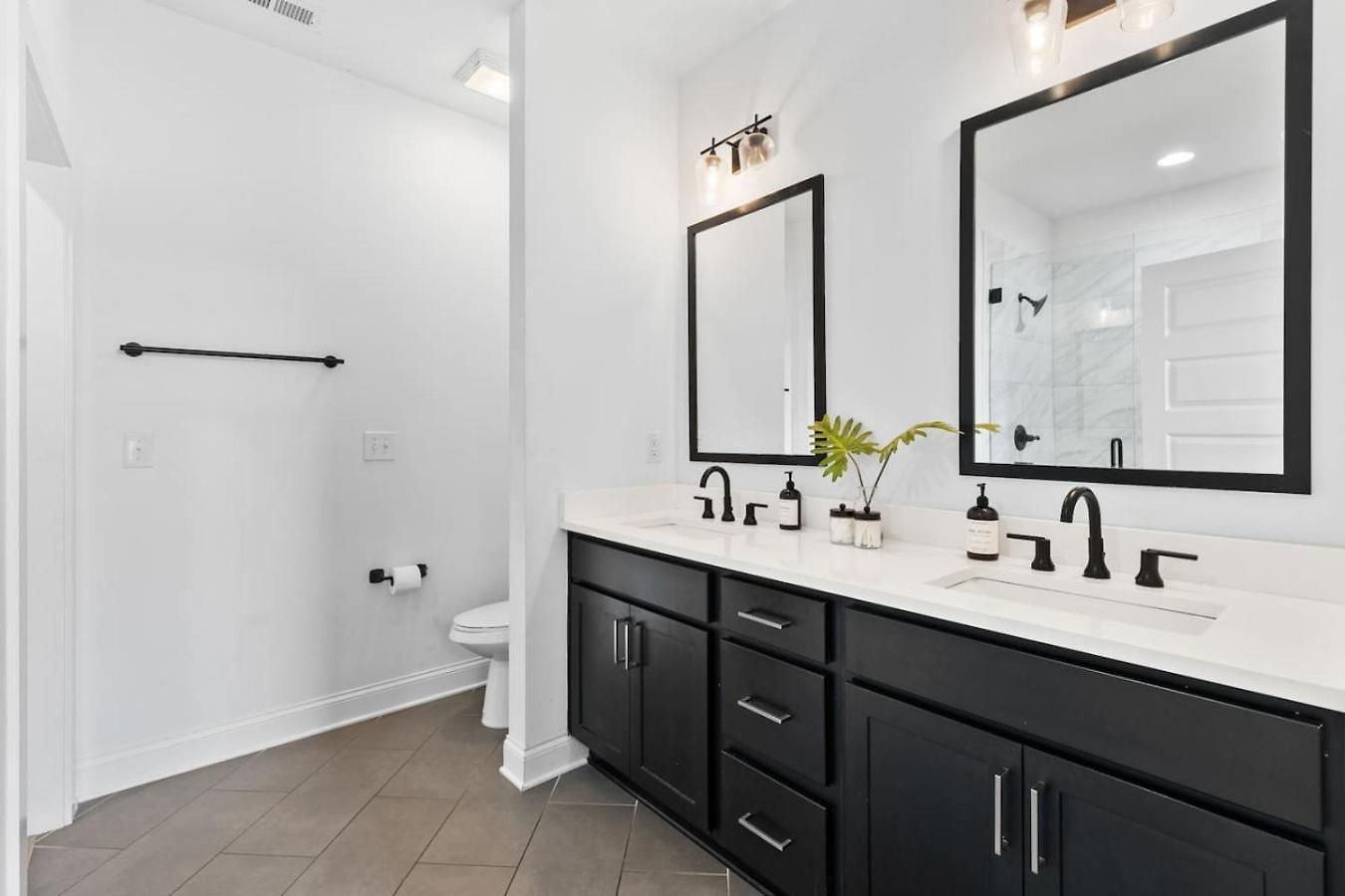 Holiday home Upscale Townhome 3 Miles To Downtown With 2 Car Garage Nashville
