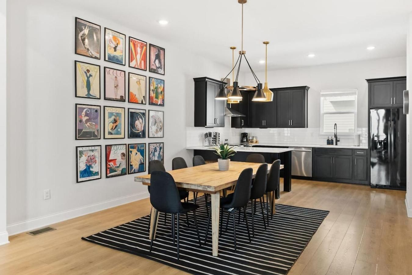 Upscale Townhome 3 Miles To Downtown With 2 Car Garage *