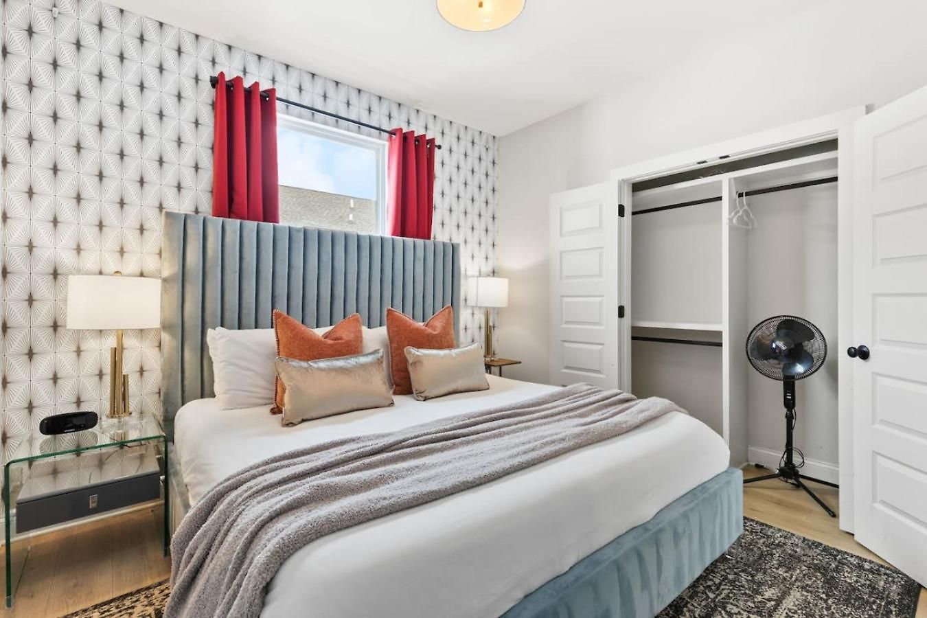 Holiday home Upscale Townhome 3 Miles To Downtown With 2 Car Garage