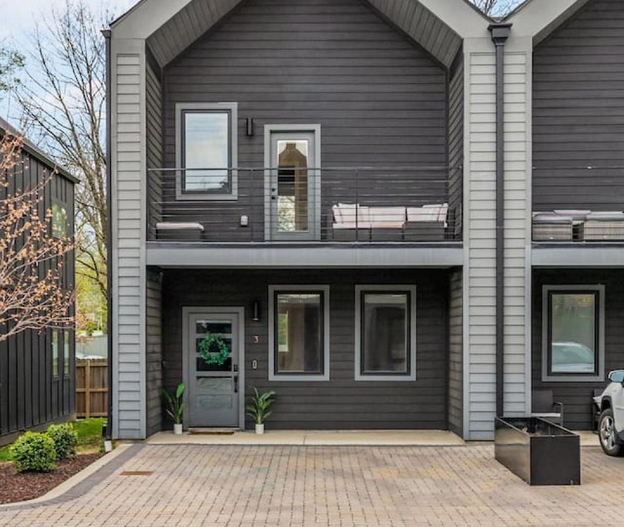 Luxe With Gated Parking Private Balcony And 4 Miles To Downtown Nashville
