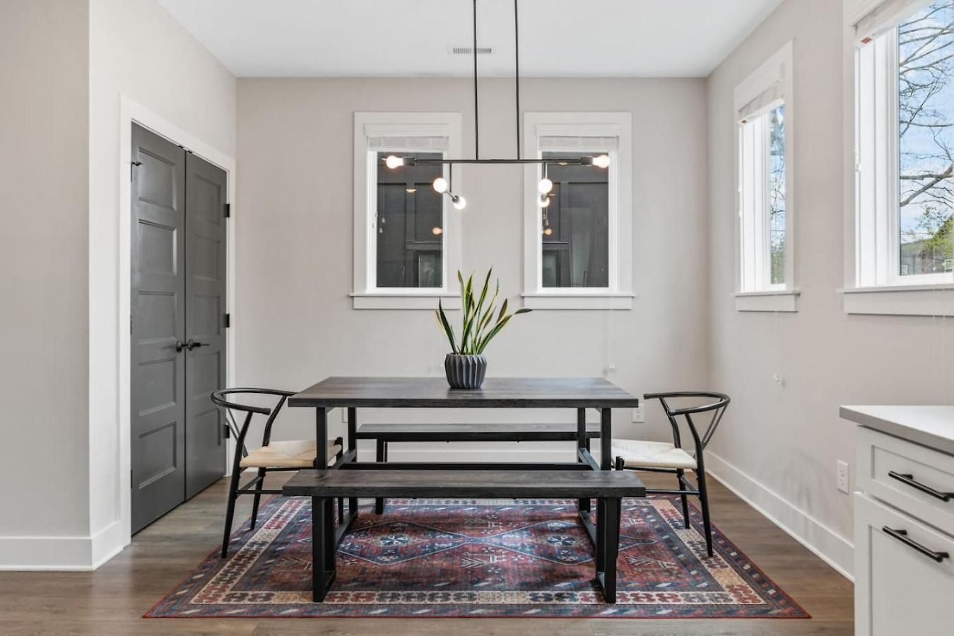 Holiday home Luxe With Gated Parking Private Balcony And 4 Miles To Downtown