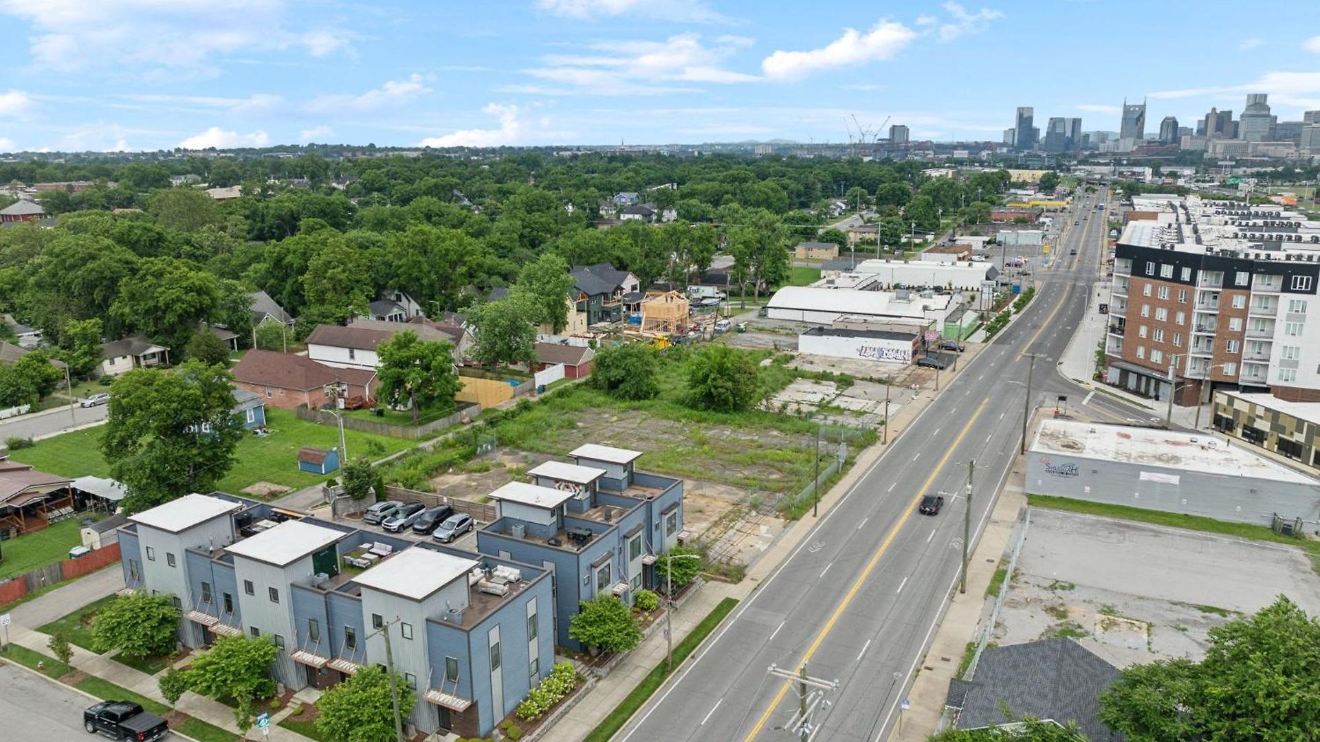 Modern 3-story Townhome W Rooftop & Views * Nashville