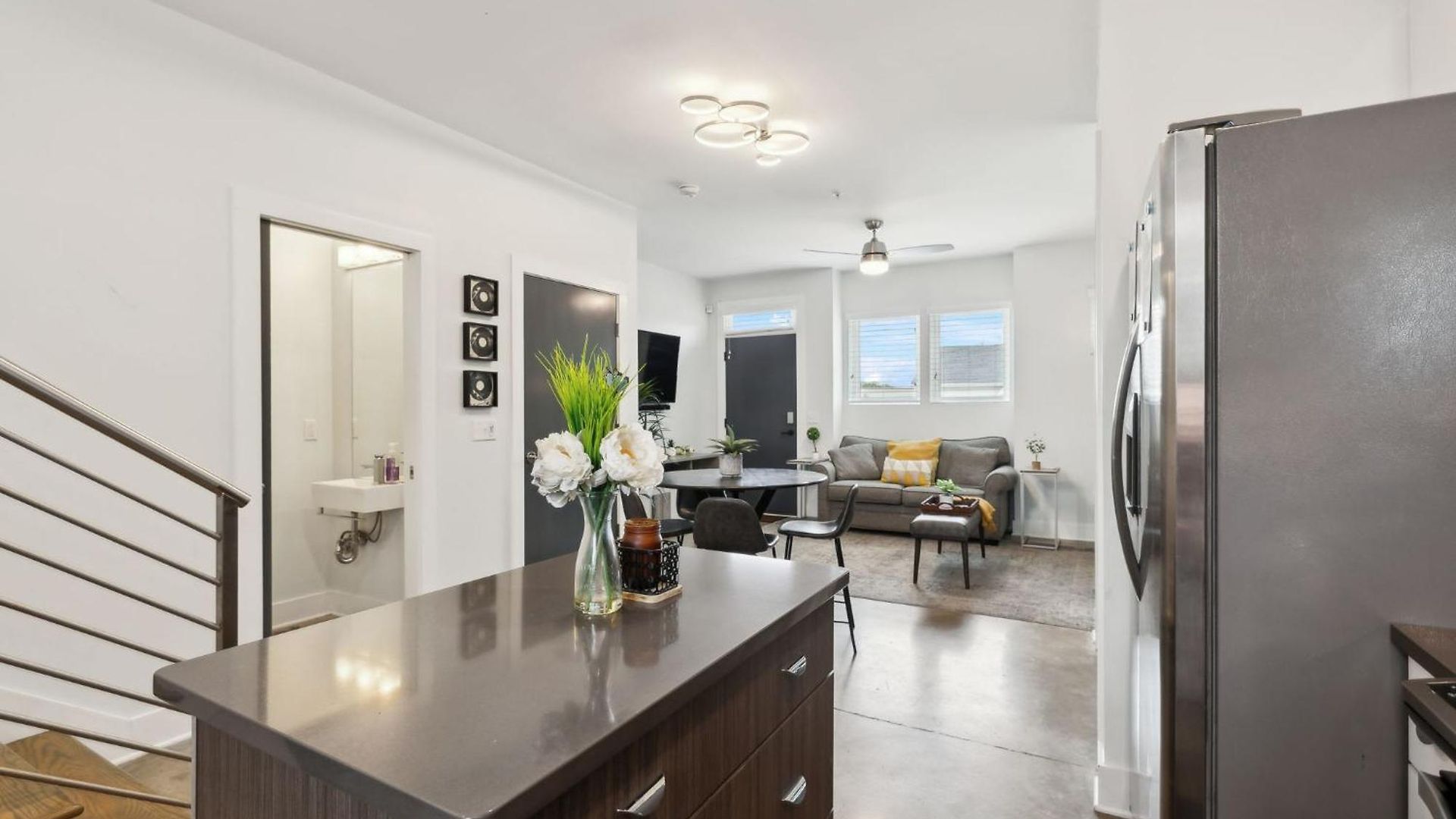 Modern 3-story Townhome W Rooftop & Views Holiday home *