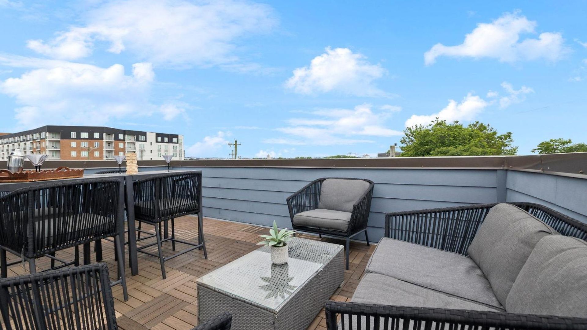 Holiday home Modern 3-story Townhome W Rooftop & Views