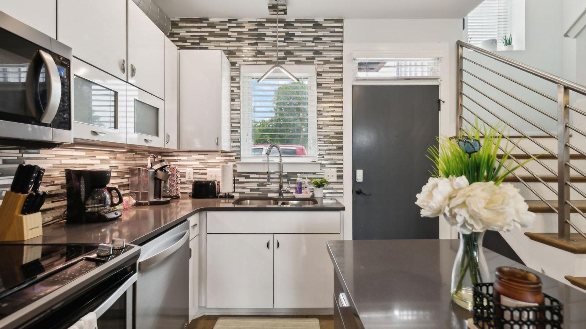 Modern 3-story Townhome W Rooftop & Views Holiday home Nashville