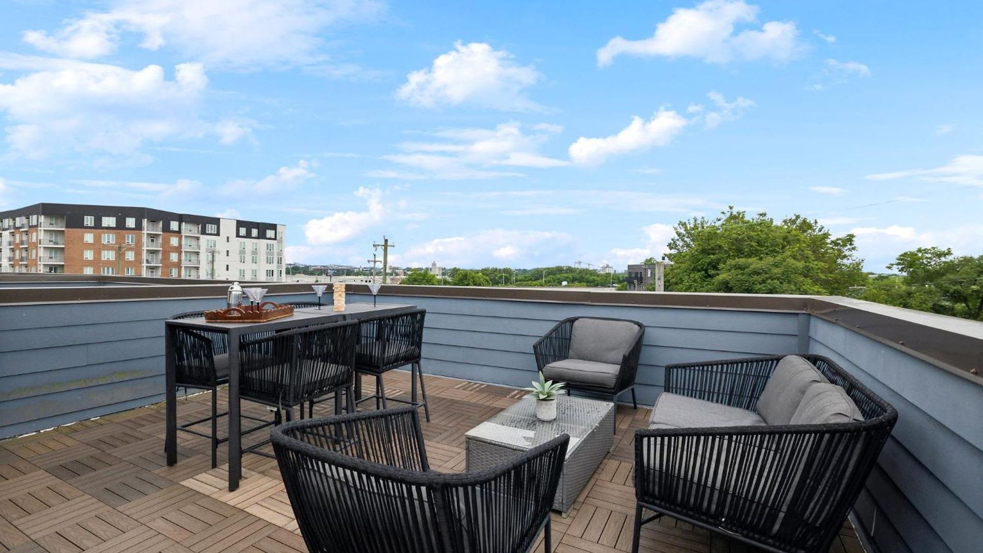 Modern 3-story Townhome W Rooftop & Views *