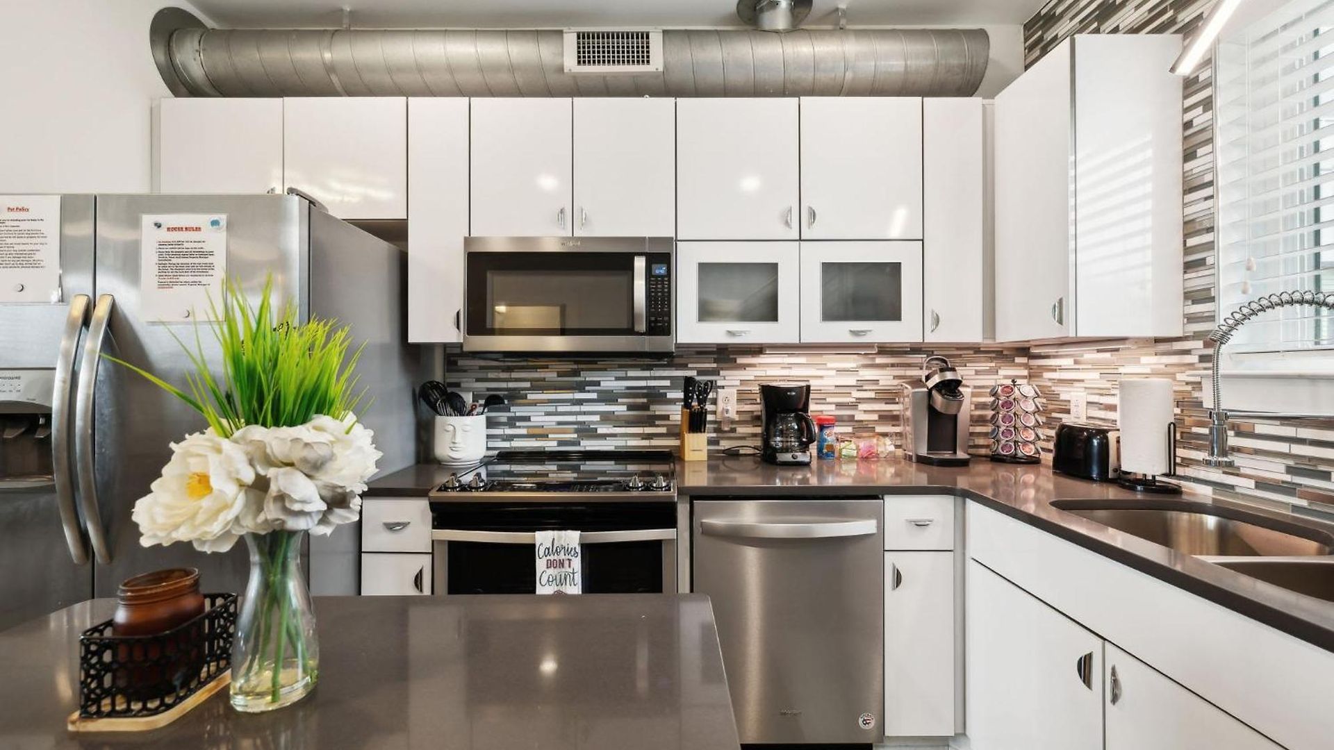 Modern 3-story Townhome W Rooftop & Views * Nashville