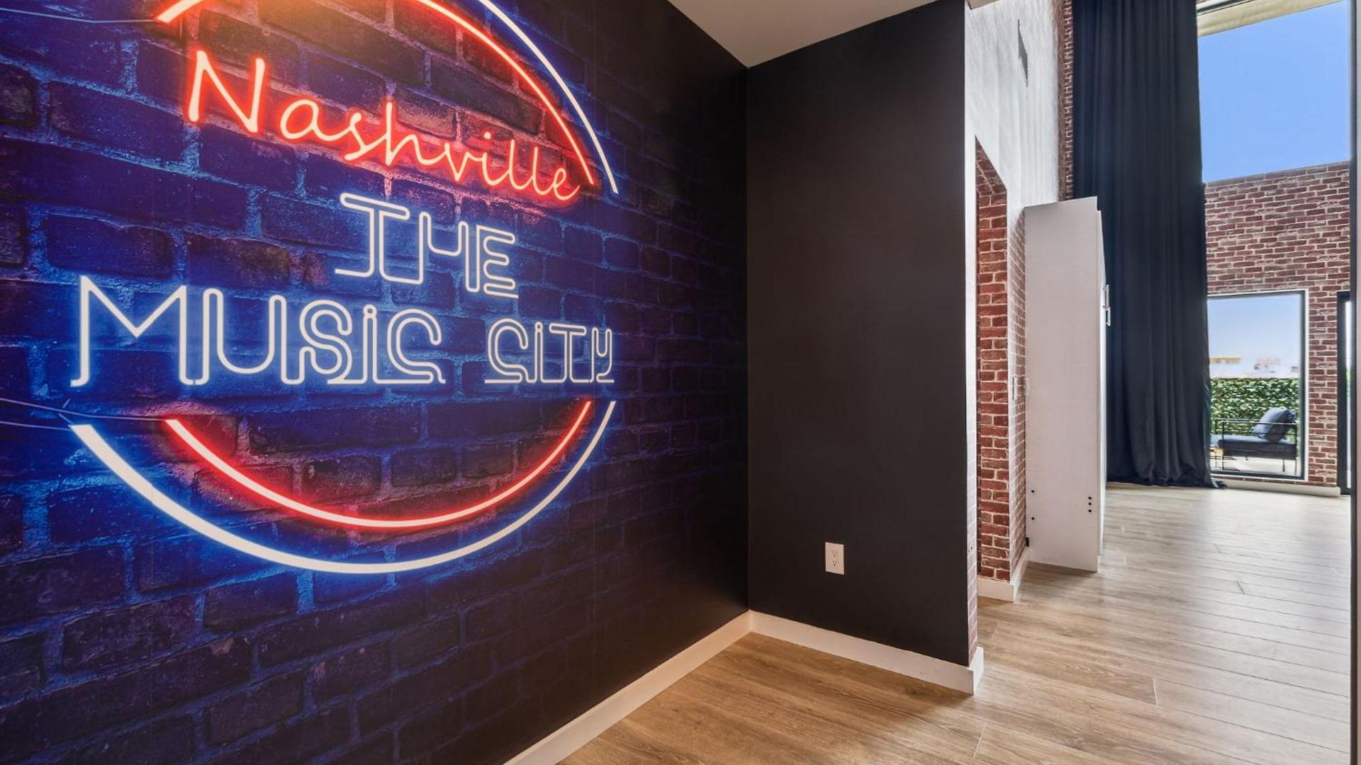 Grand Ole Nashville- Walk To Broadway & Honky Tonks! Apartment