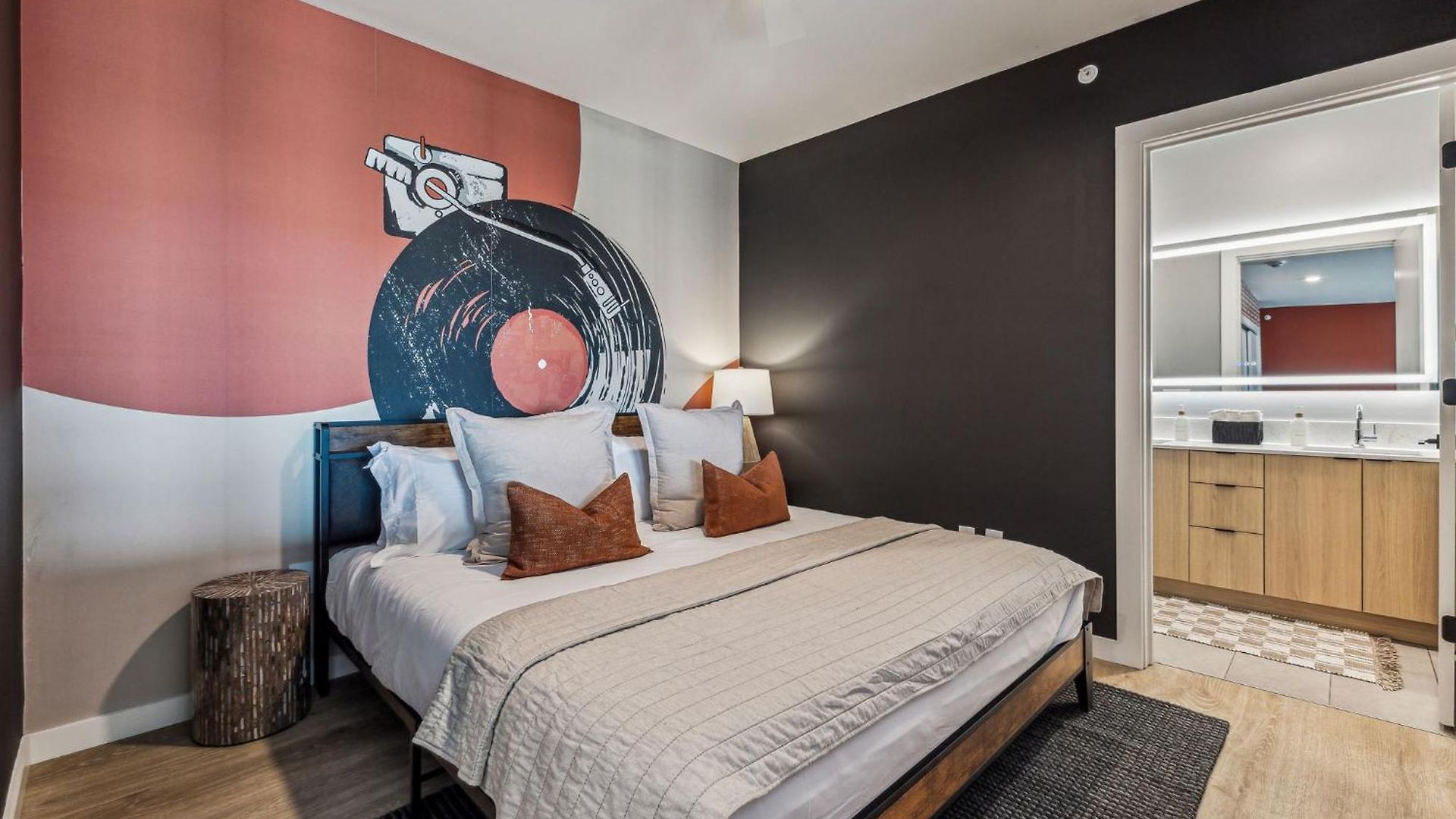 Apartment Grand Ole Nashville- Walk To Broadway & Honky Tonks!