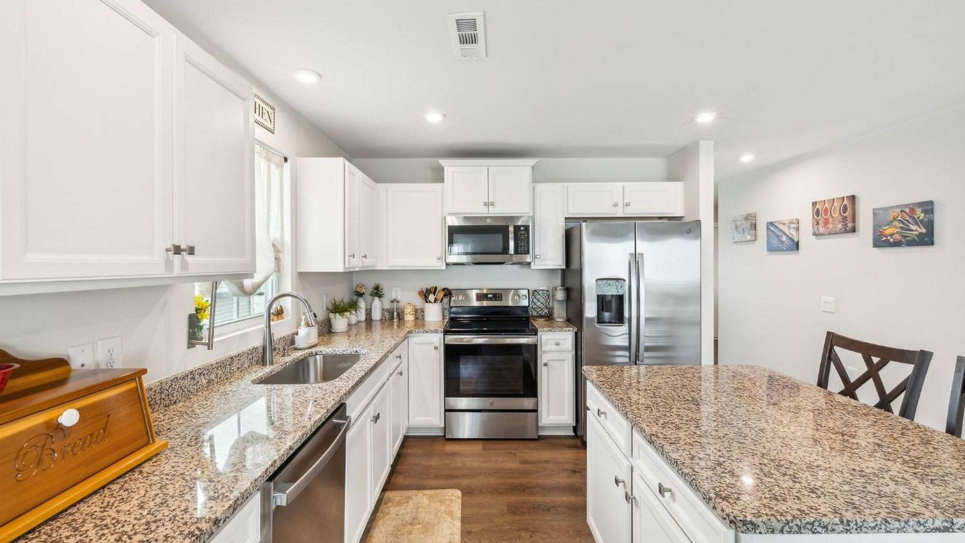Stylish Vibe 2 Bed 2 Bath 30 Or Days By Skyrun *