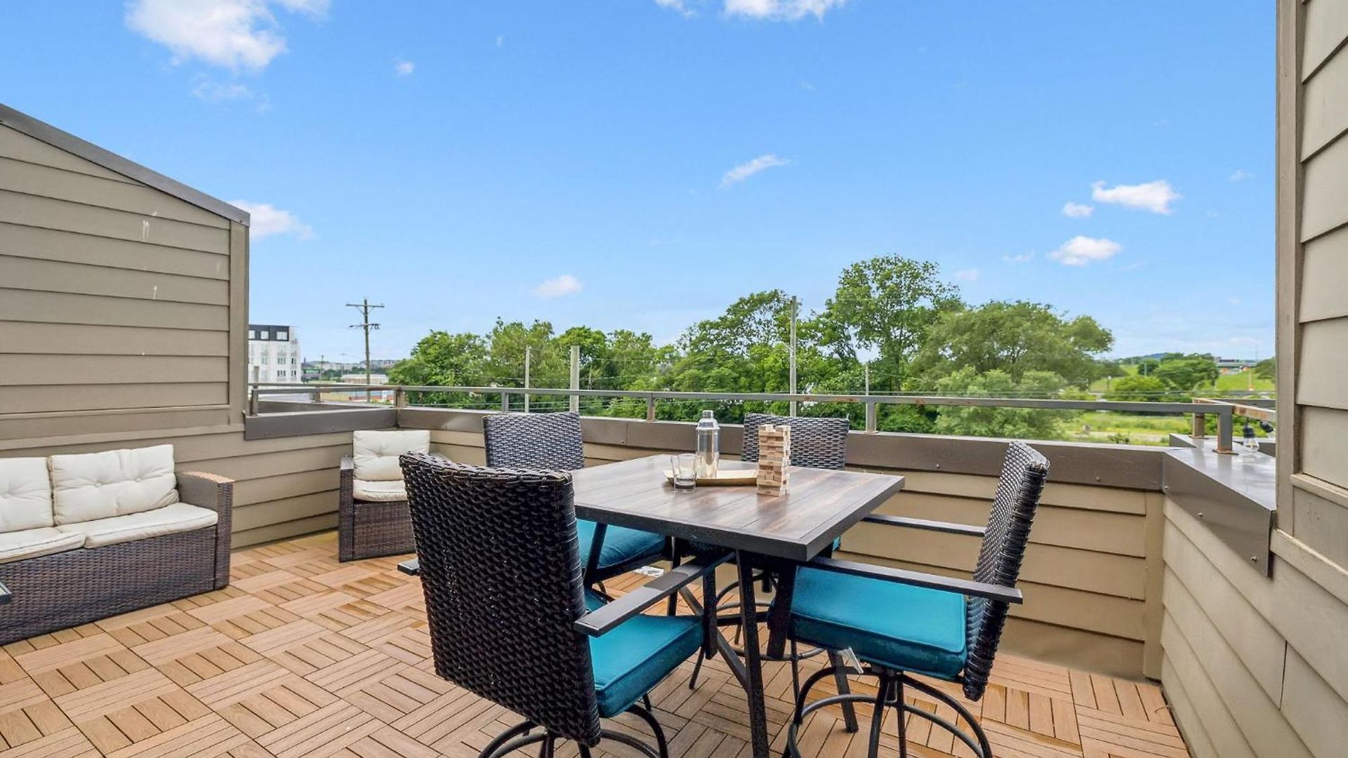 Holiday home Spacious 3-story Townhome W Rooftop & Views