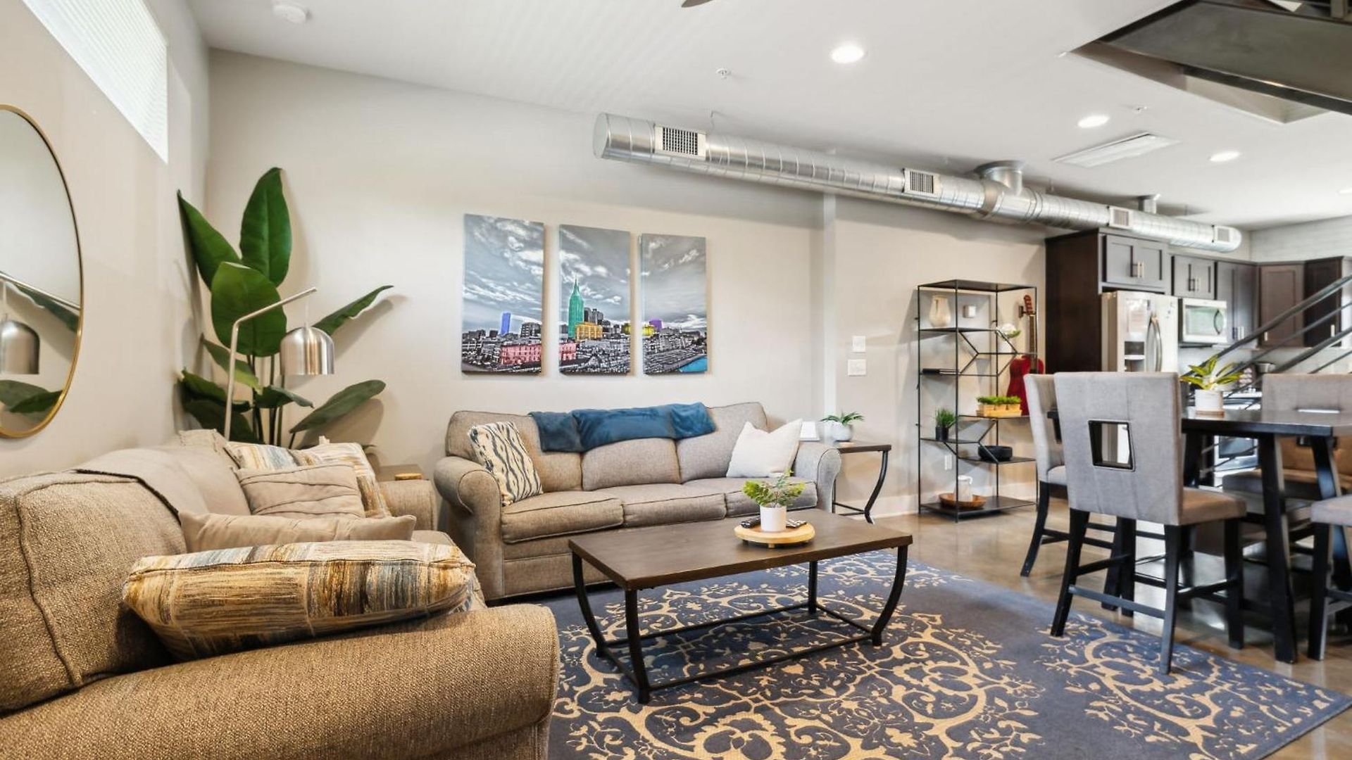 Spacious 3-story Townhome W Rooftop & Views Holiday home
