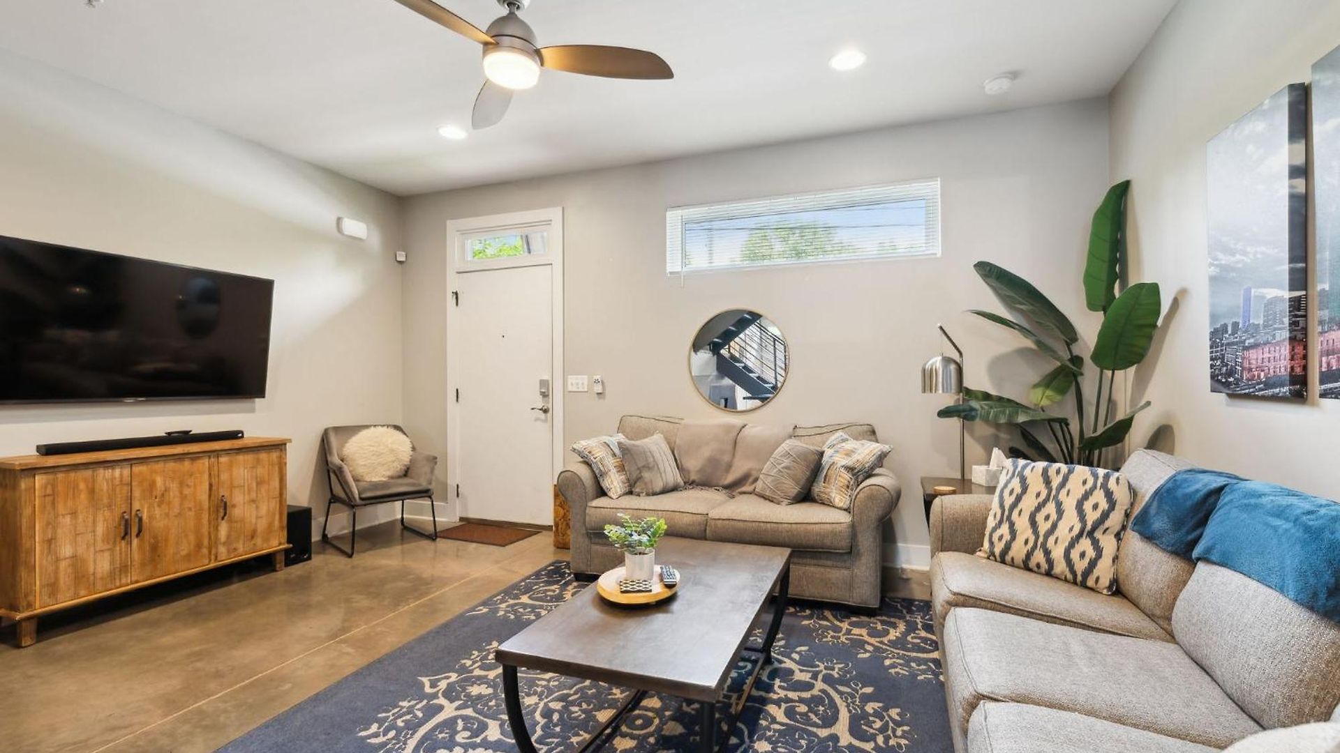 Spacious 3-story Townhome W Rooftop & Views *