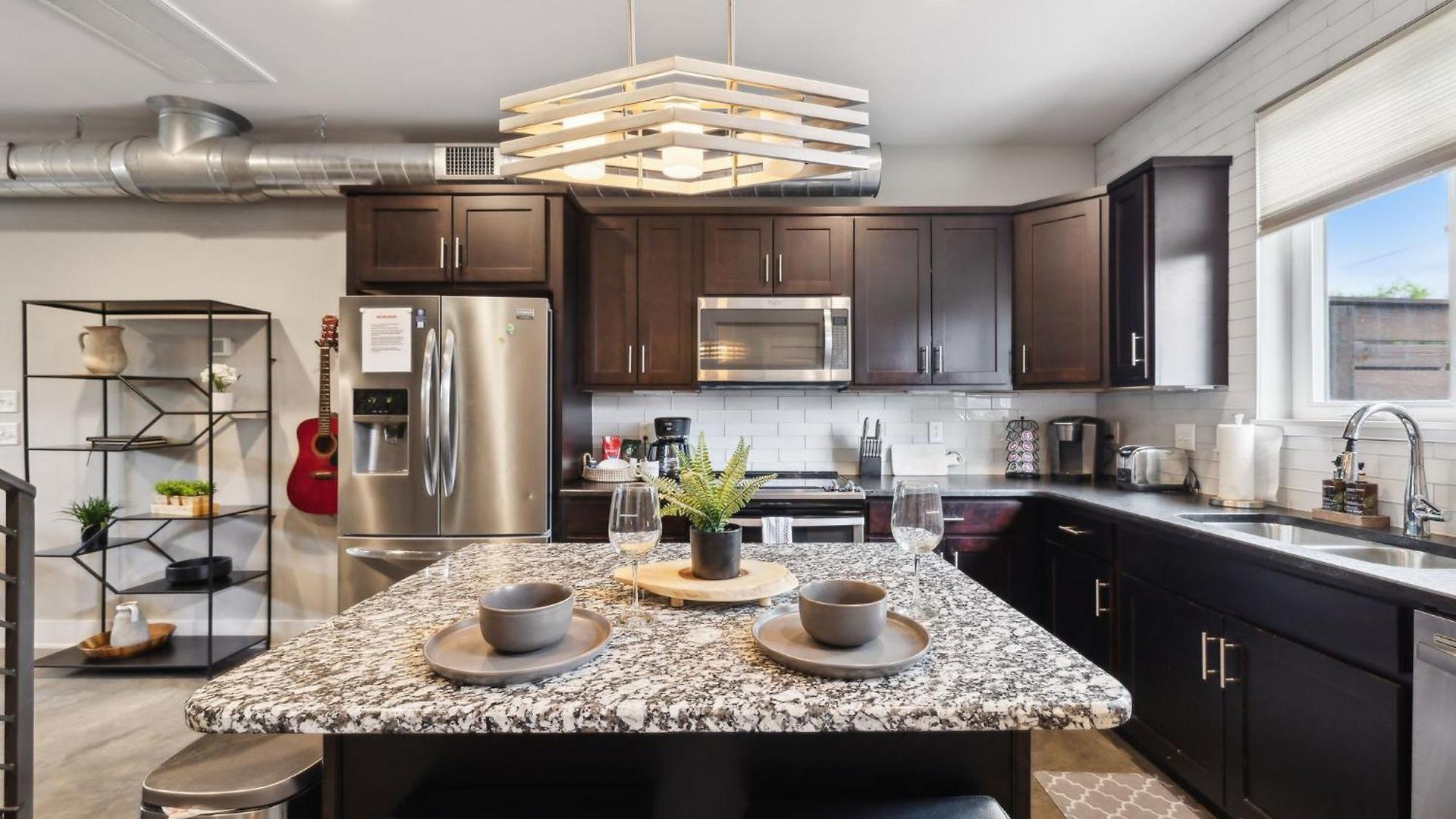 Spacious 3-story Townhome W Rooftop & Views Nashville