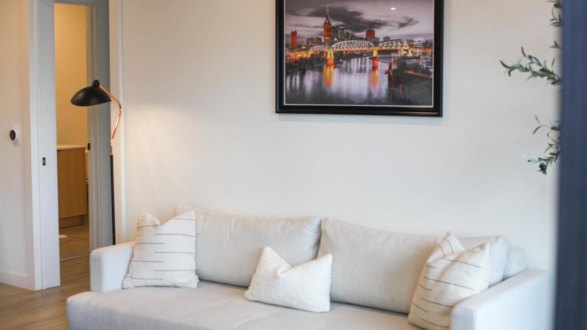 Skyline Nights Downtown Nash W/ Views, Pool, Gym *