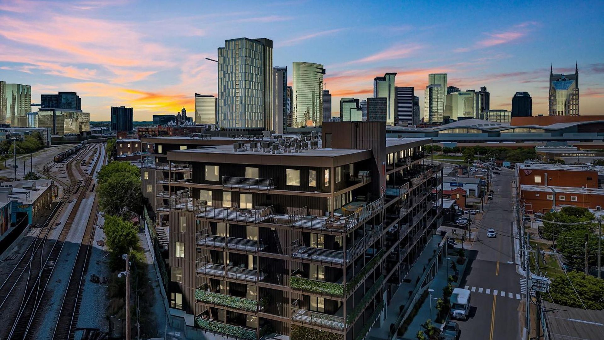 Skyline Nights Downtown Nash W/ Views, Pool, Gym * Nashville
