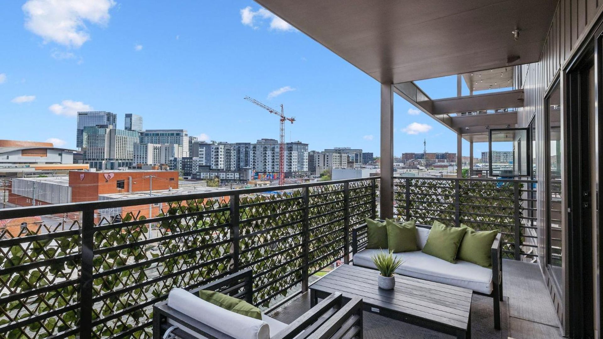 Apartment Skyline Nights Downtown Nash W/ Views, Pool, Gym