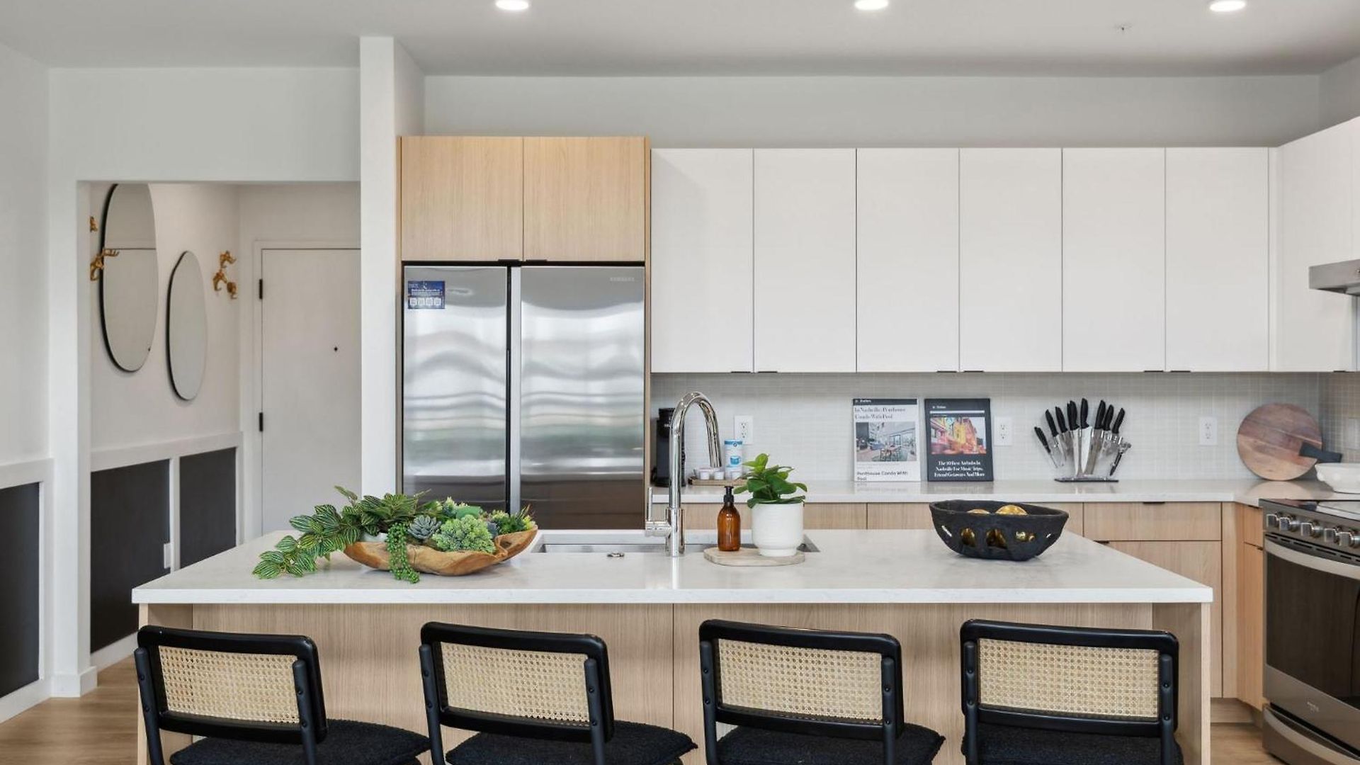 Beverly Nash Downtown, Incredible Skyline Views, Walk To Broadway!