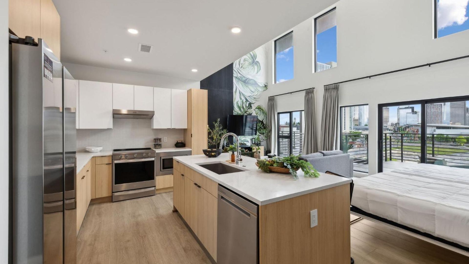 Beverly Nash Downtown, Incredible Skyline Views, Walk To Broadway! * Nashville