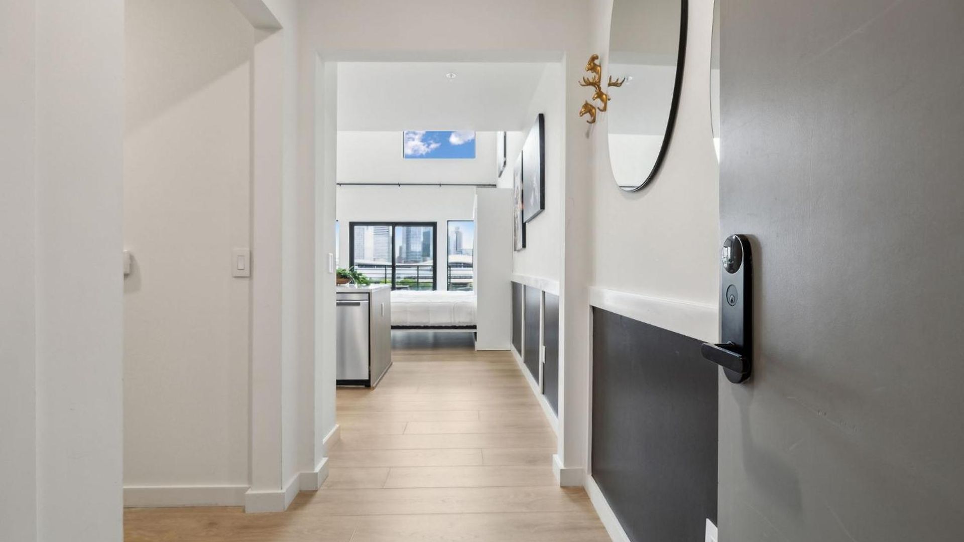Beverly Nash Downtown, Incredible Skyline Views, Walk To Broadway! Holiday home