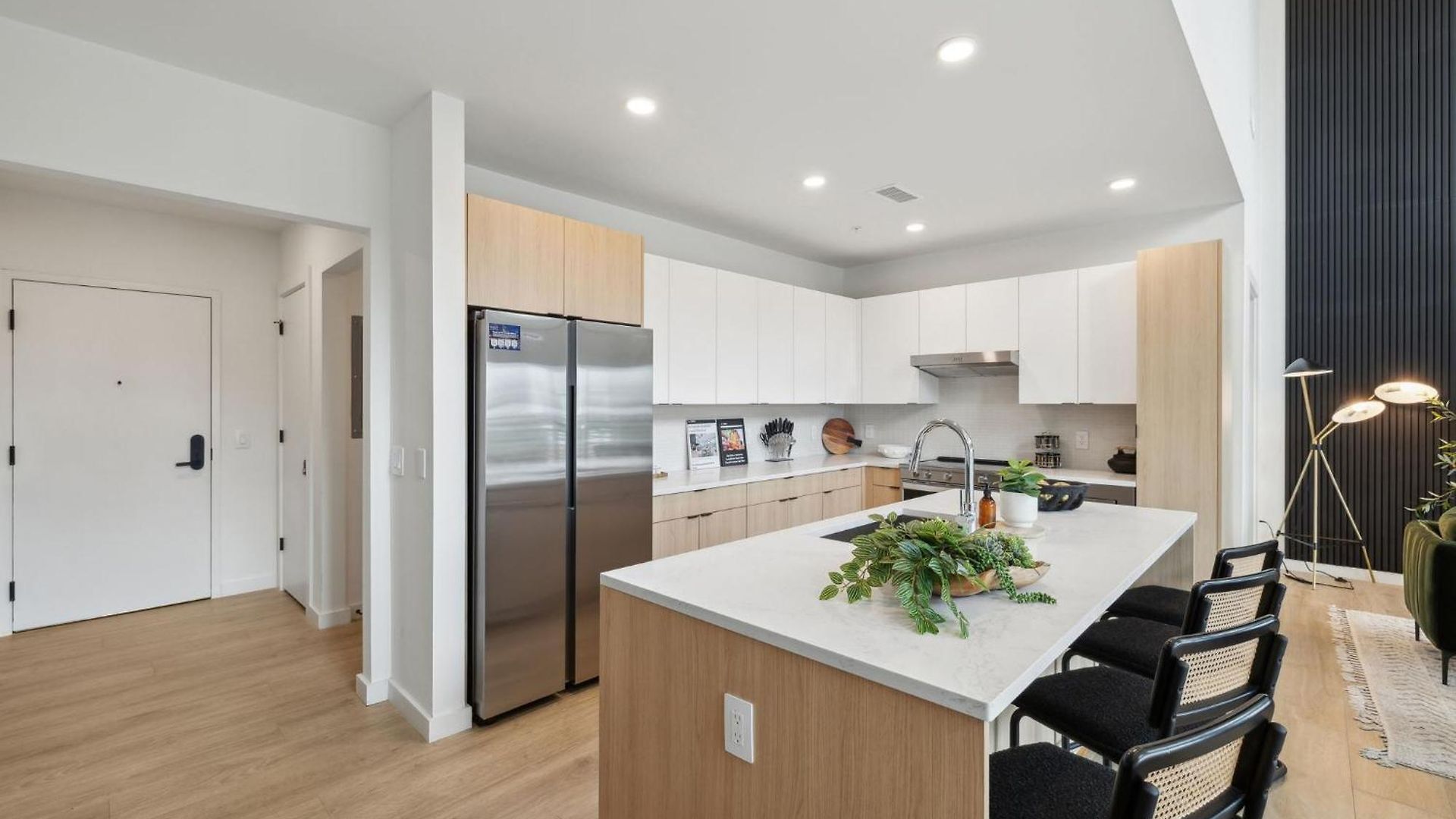 Beverly Nash Downtown, Incredible Skyline Views, Walk To Broadway! Holiday home *