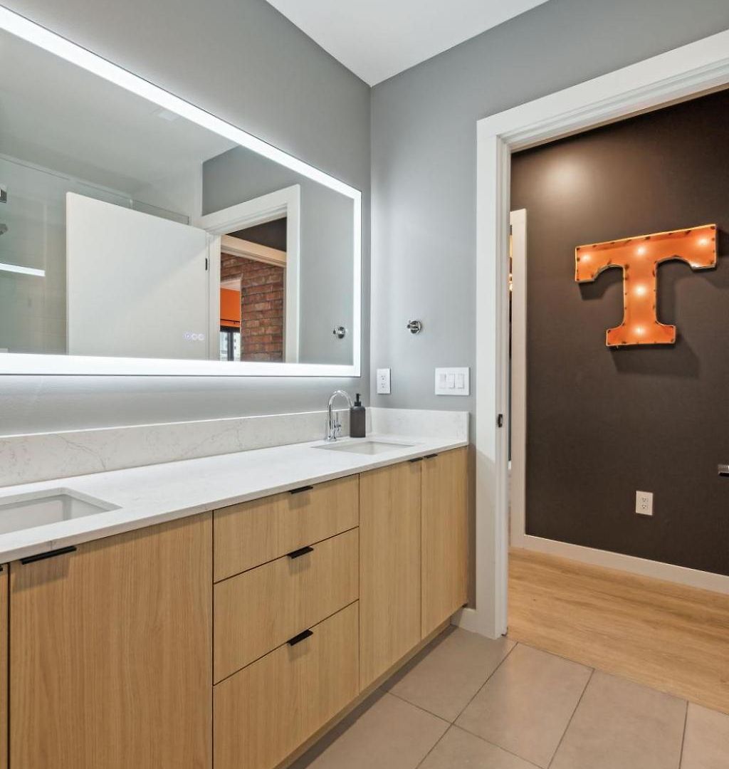 Apartment Walk To Broadway From Whiskey Glasses, Bach Party Approved With Pool And Gym Nashville