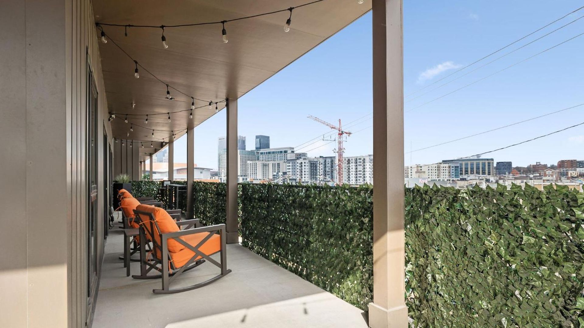 Walk To Broadway From Whiskey Glasses, Bach Party Approved With Pool And Gym *