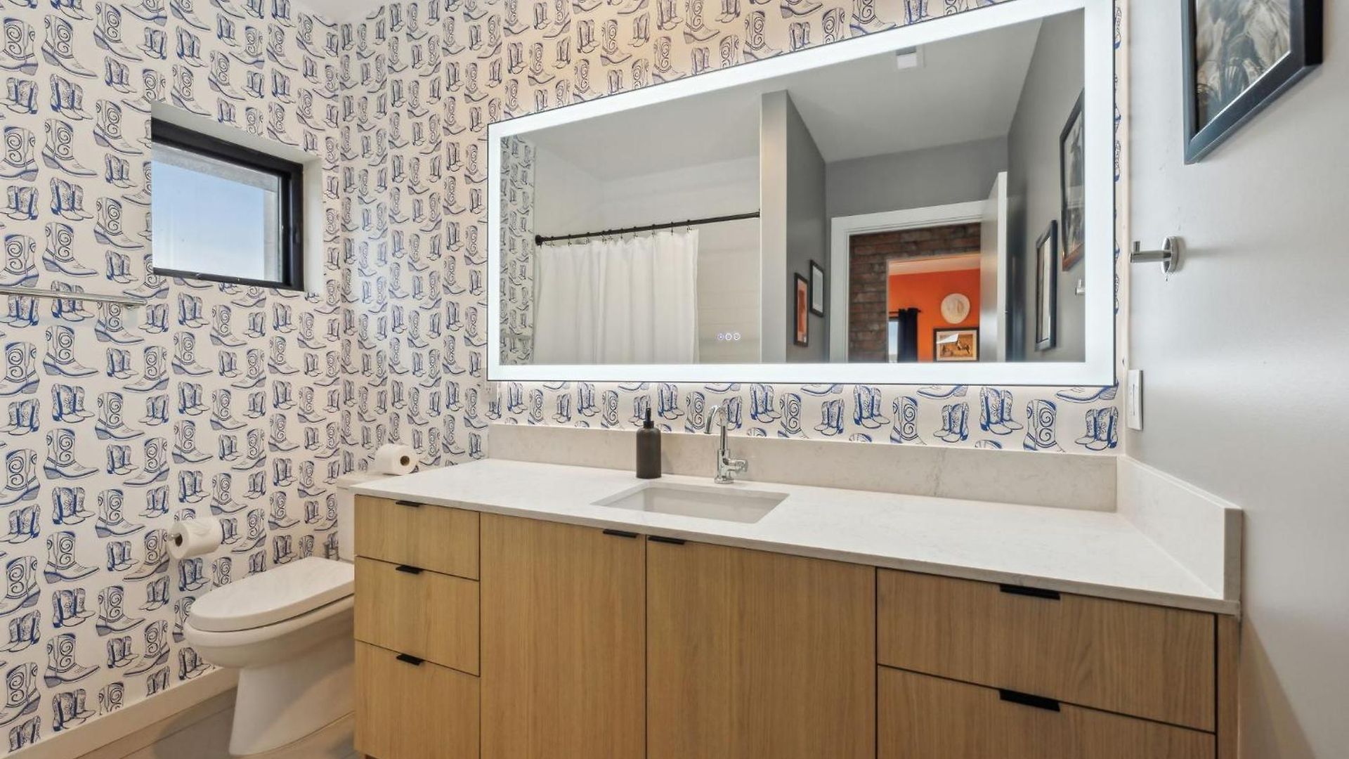 Walk To Broadway From Whiskey Glasses, Bach Party Approved With Pool And Gym