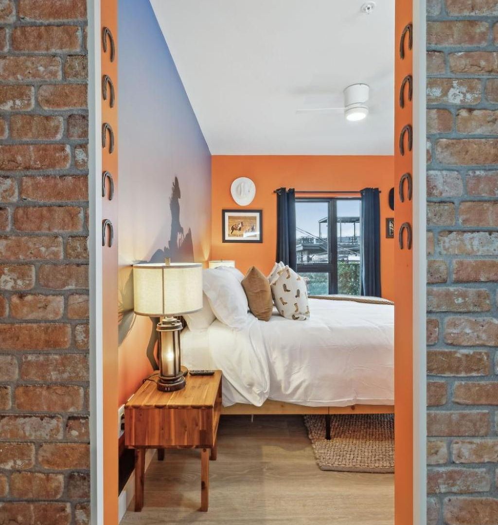 Apartment Walk To Broadway From Whiskey Glasses, Bach Party Approved With Pool And Gym Nashville