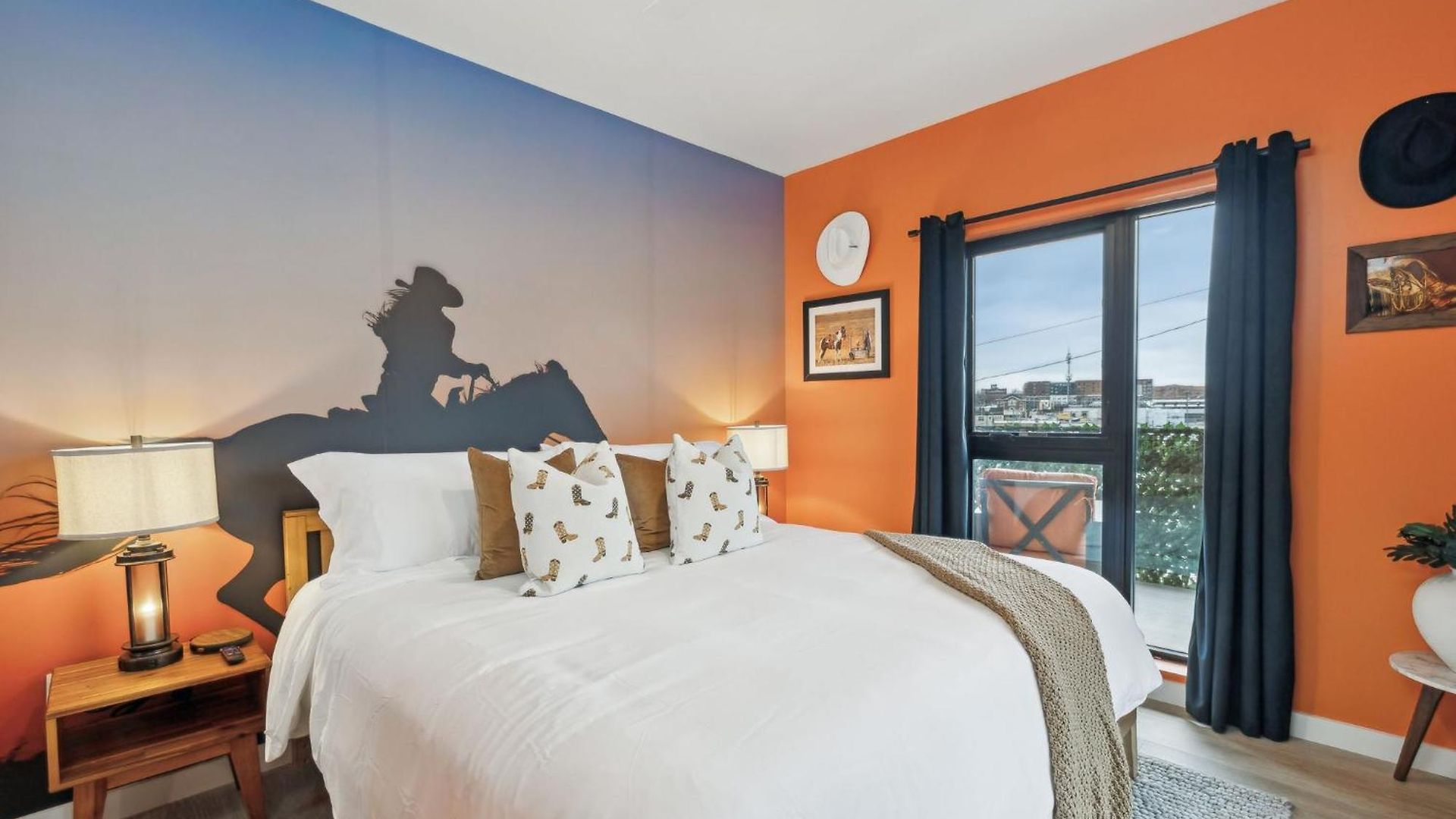 Walk To Broadway From Whiskey Glasses, Bach Party Approved With Pool And Gym Apartment