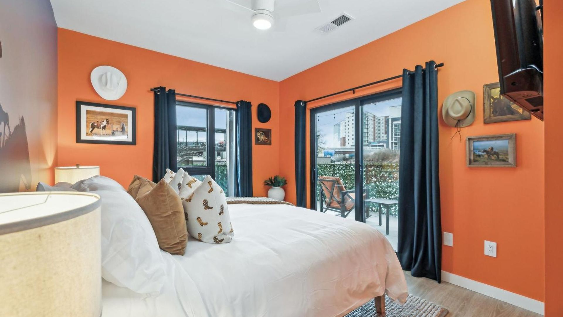 Apartment Walk To Broadway From Whiskey Glasses, Bach Party Approved With Pool And Gym *