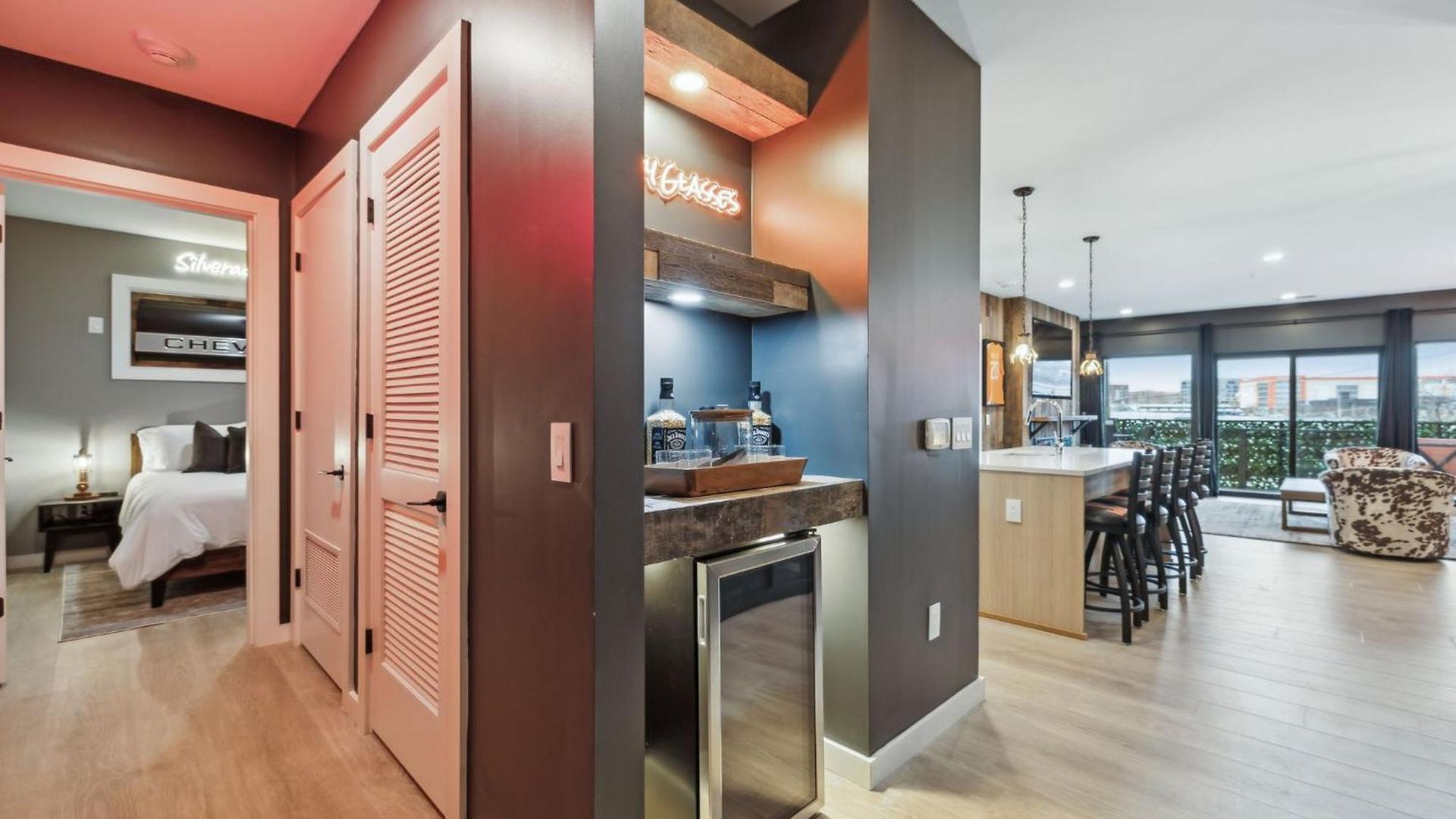 Walk To Broadway From Whiskey Glasses, Bach Party Approved With Pool And Gym Nashville