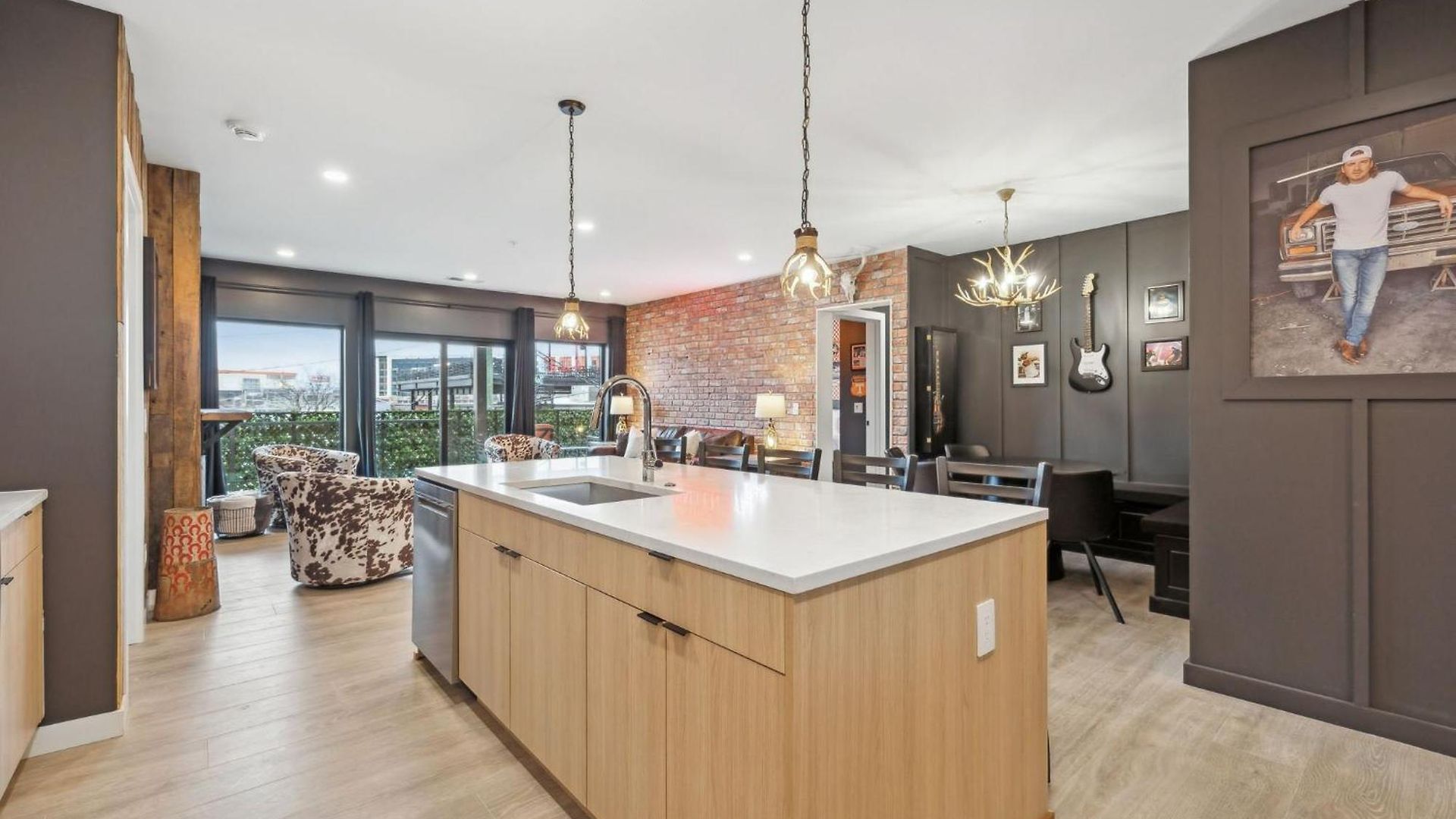 Walk To Broadway From Whiskey Glasses, Bach Party Approved With Pool And Gym