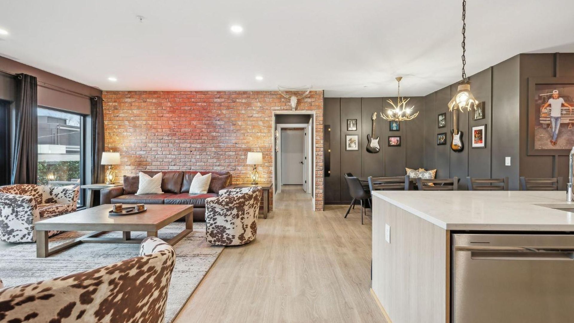 Walk To Broadway From Whiskey Glasses, Bach Party Approved With Pool And Gym Nashville