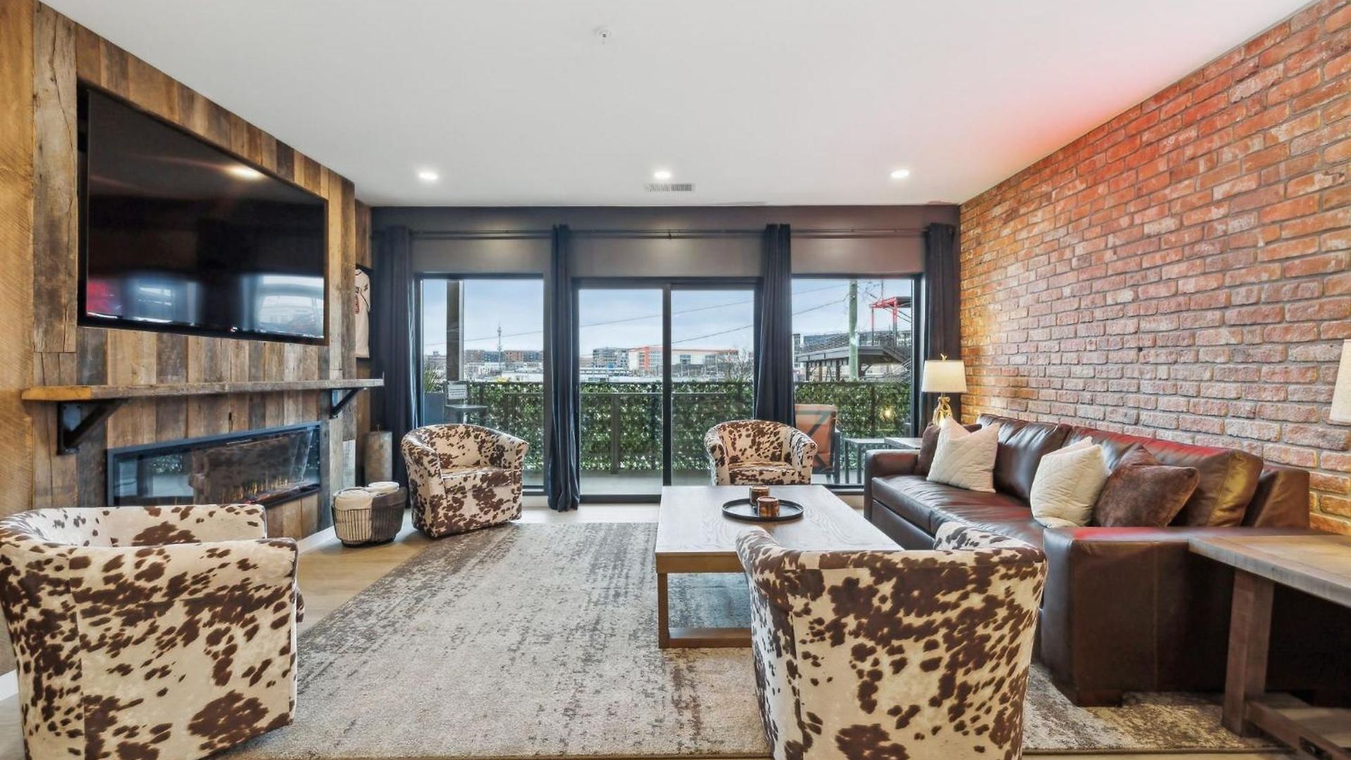 Walk To Broadway From Whiskey Glasses, Bach Party Approved With Pool And Gym Apartment