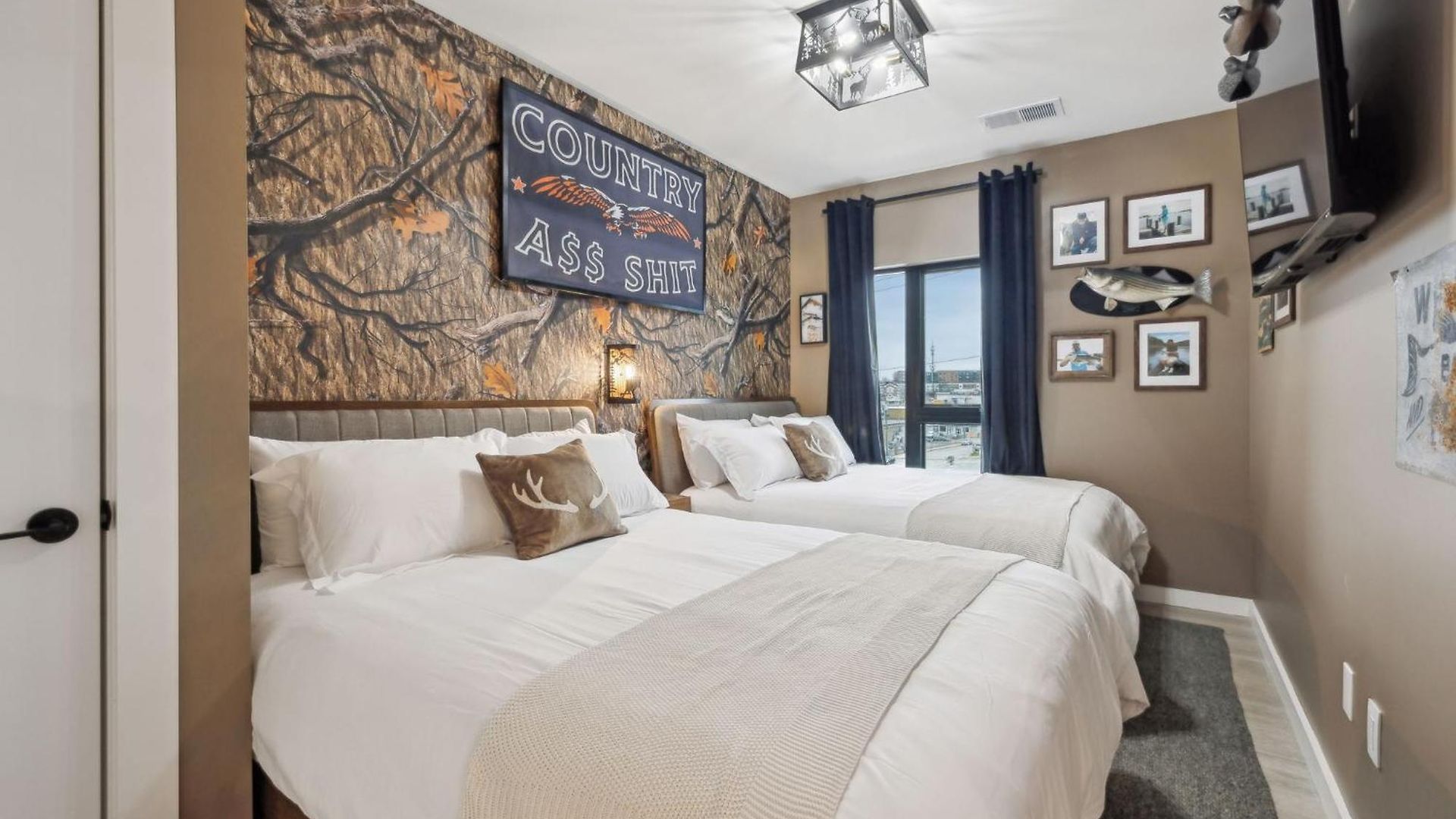Walk To Broadway From Whiskey Glasses, Bach Party Approved With Pool And Gym Apartment *