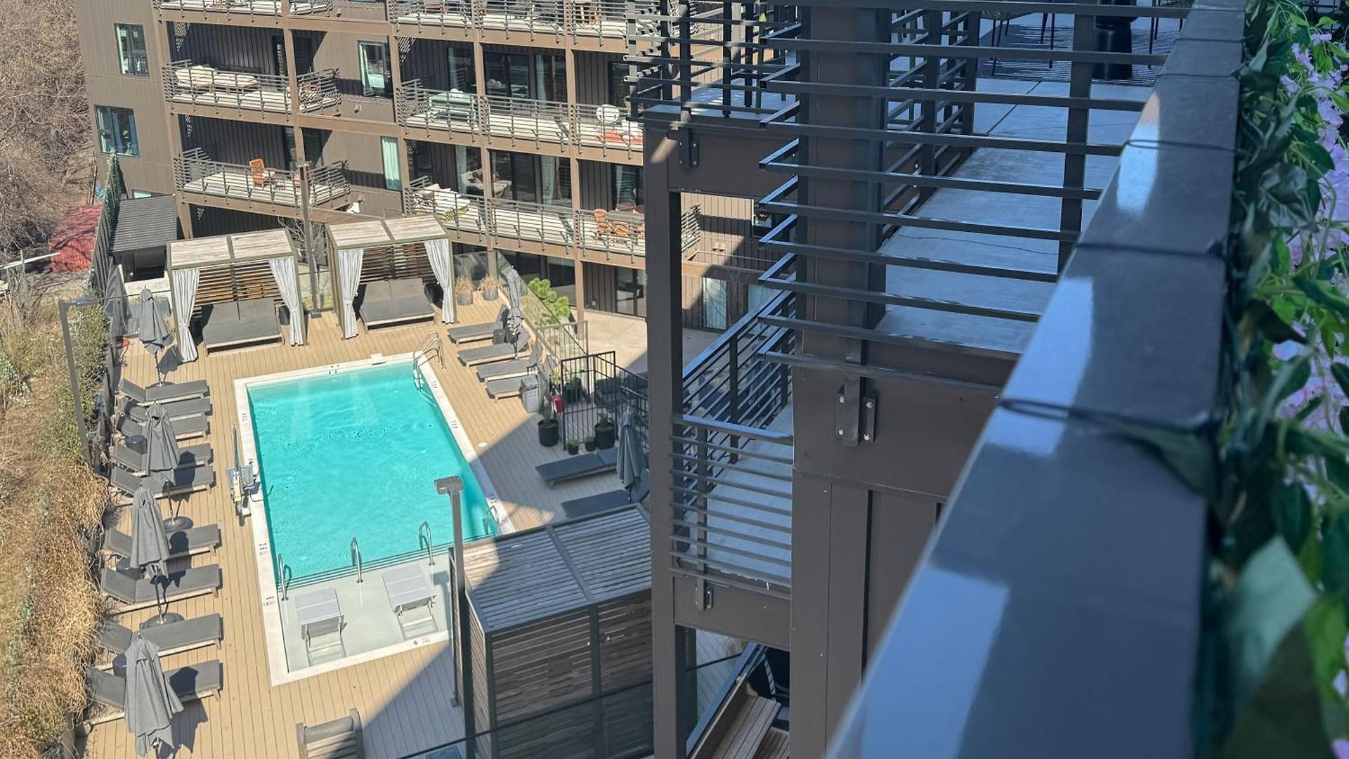 Diamonds Are Forever Walk To Broadway Pool And Gym Apartment