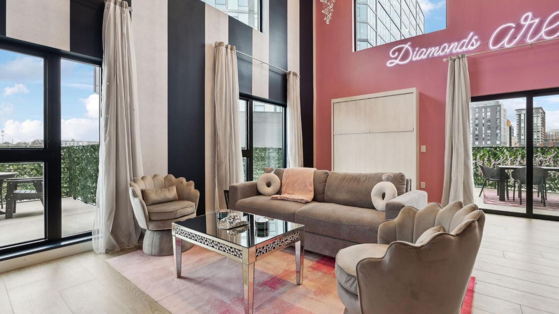 Diamonds Are Forever Walk To Broadway Pool And Gym Apartment *