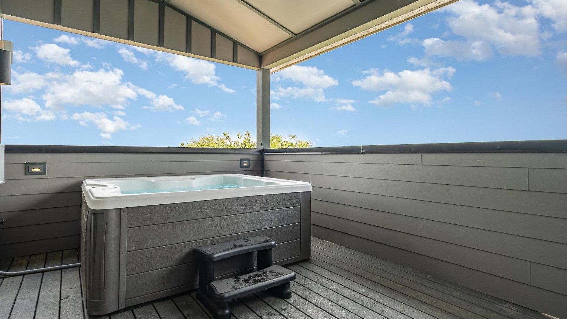 Songbird Social - Hot Tub & Grill - Near Broadway Holiday home *
