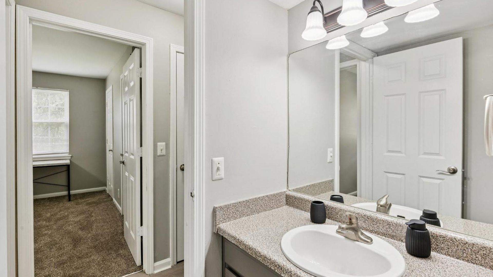 Jamestown C5 I Comfy 2 Bed 1 Bath Apartment