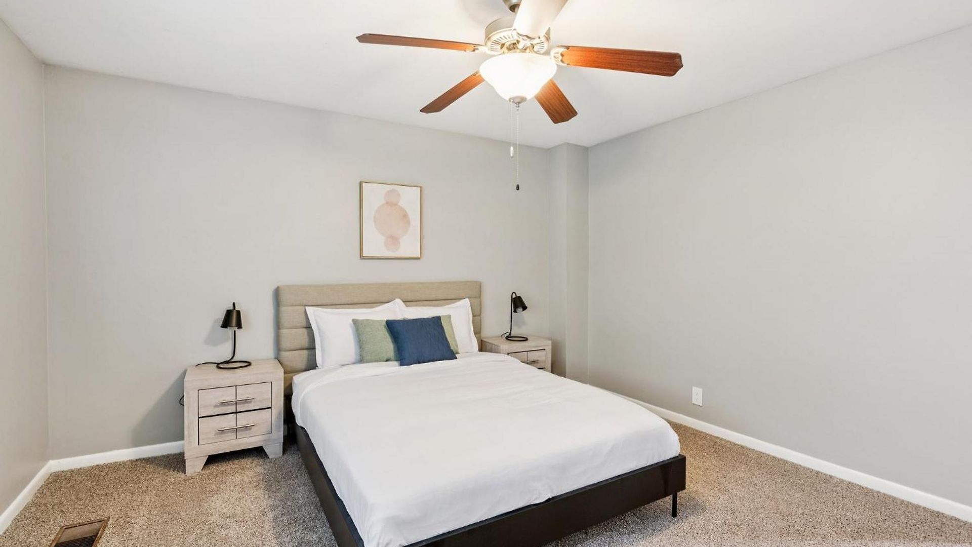 Jamestown D2 I Comfy 2 Bed 1 Bath Apartment *