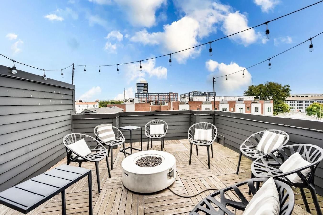 Luxury And Spacious With Private Garage And Fire Pit Holiday home Nashville