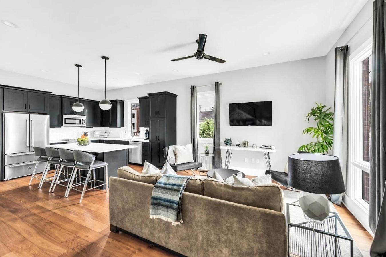 Luxury And Spacious With Private Garage And Fire Pit Nashville