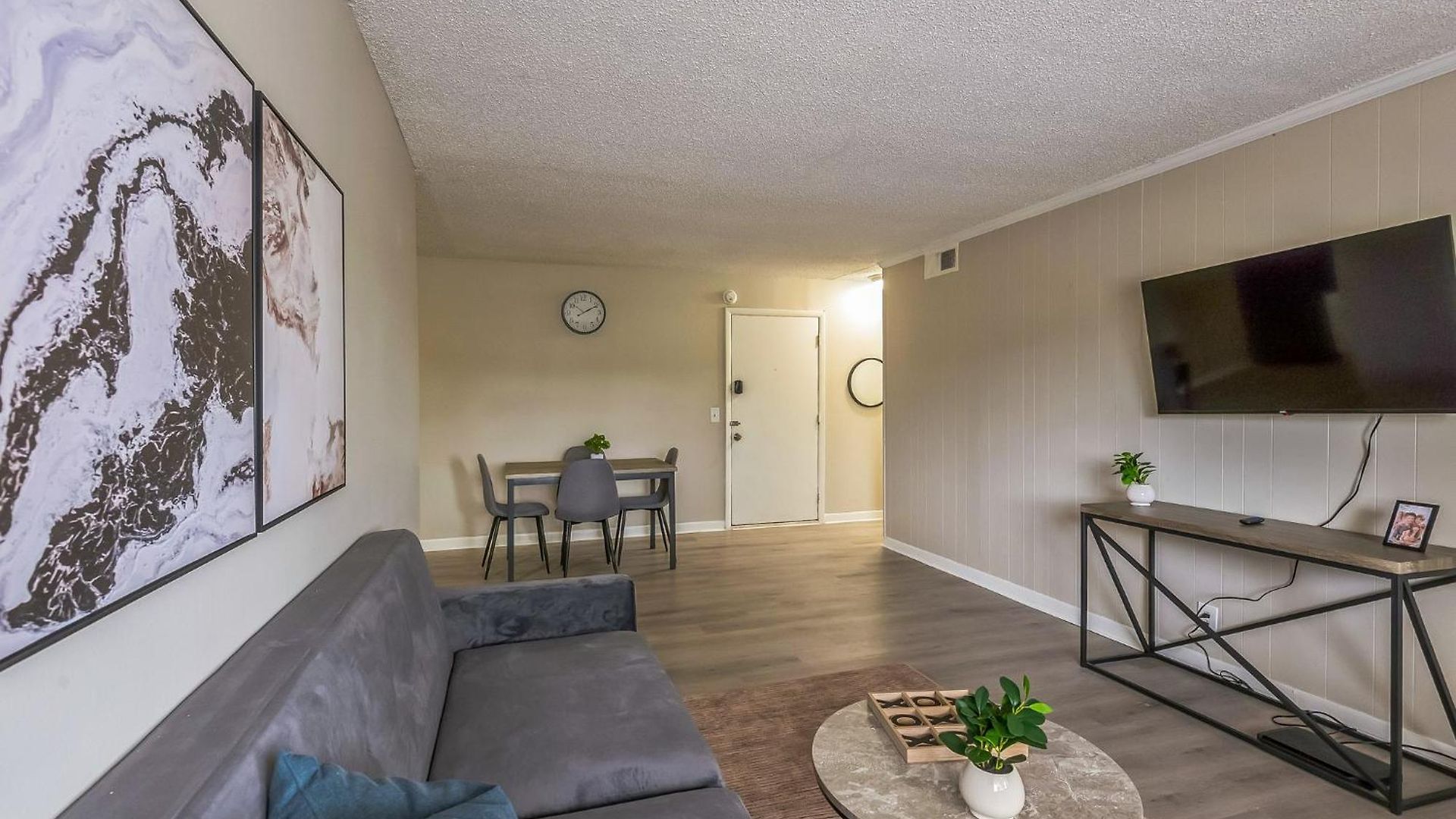 Avery D33 I Spacious 2 Bed 1 Bath Apartment