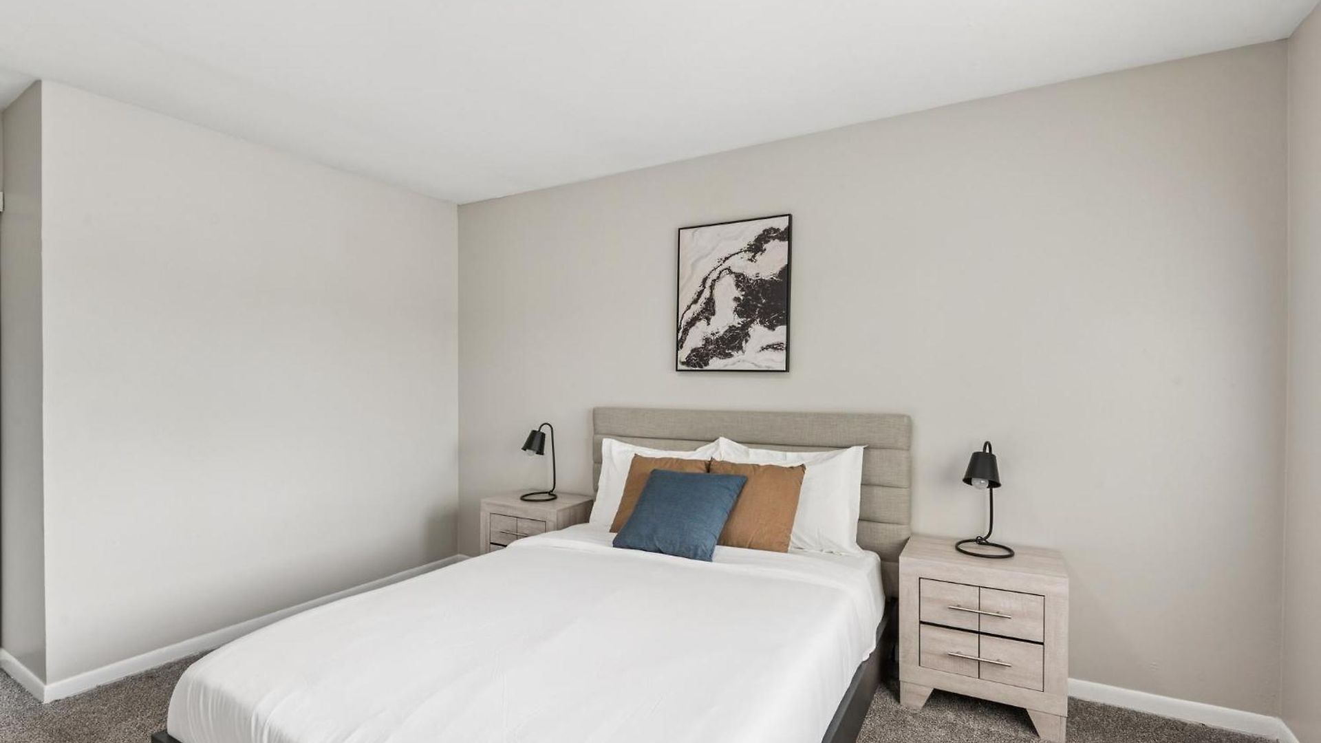 Avery D33 I Spacious 2 Bed 1 Bath Apartment