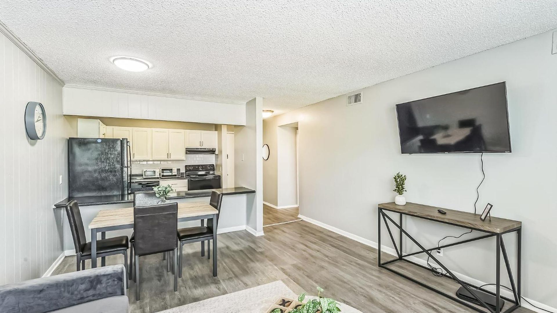 Avery A4 I Spacious 1 Bed 1 Bath Apartment *