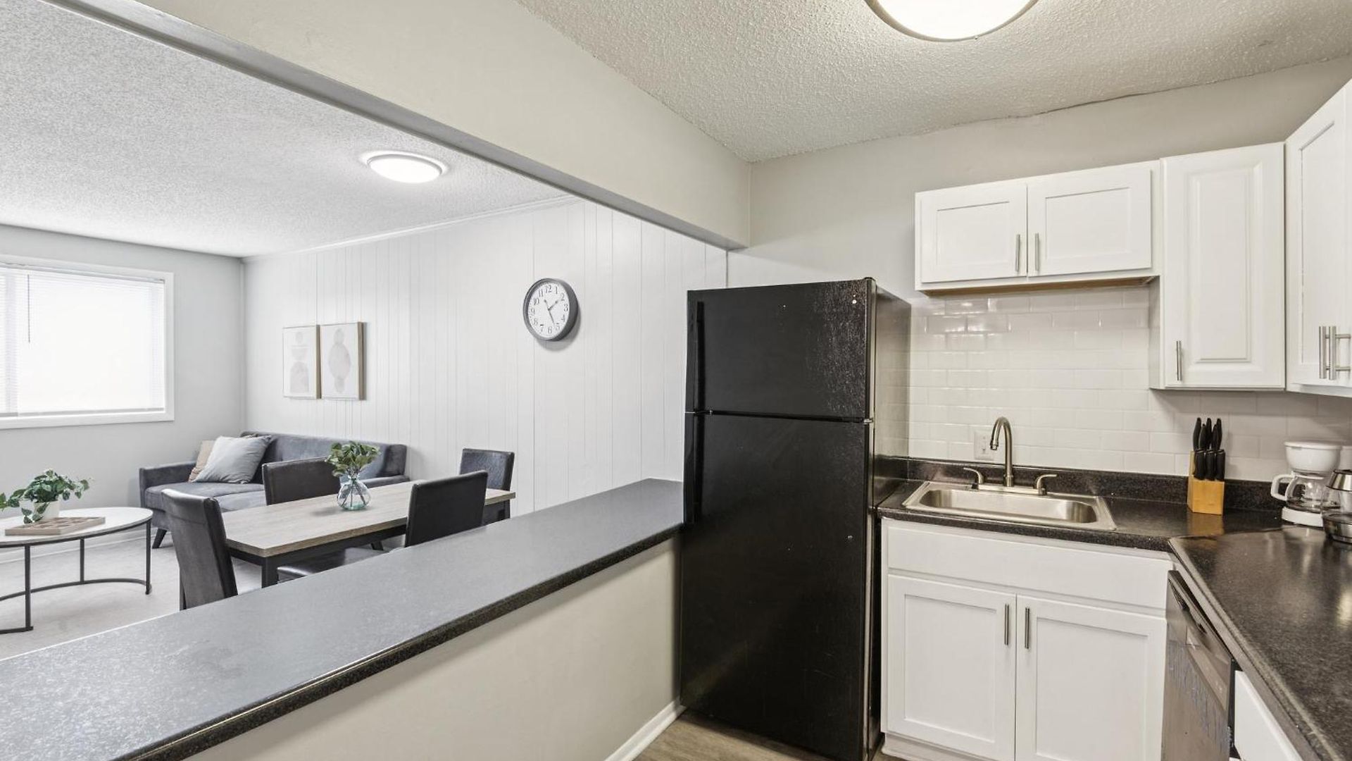 Avery A4 I Spacious 1 Bed 1 Bath Apartment *